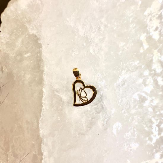 تصویر مدال مینیمال قلب و پروانه 